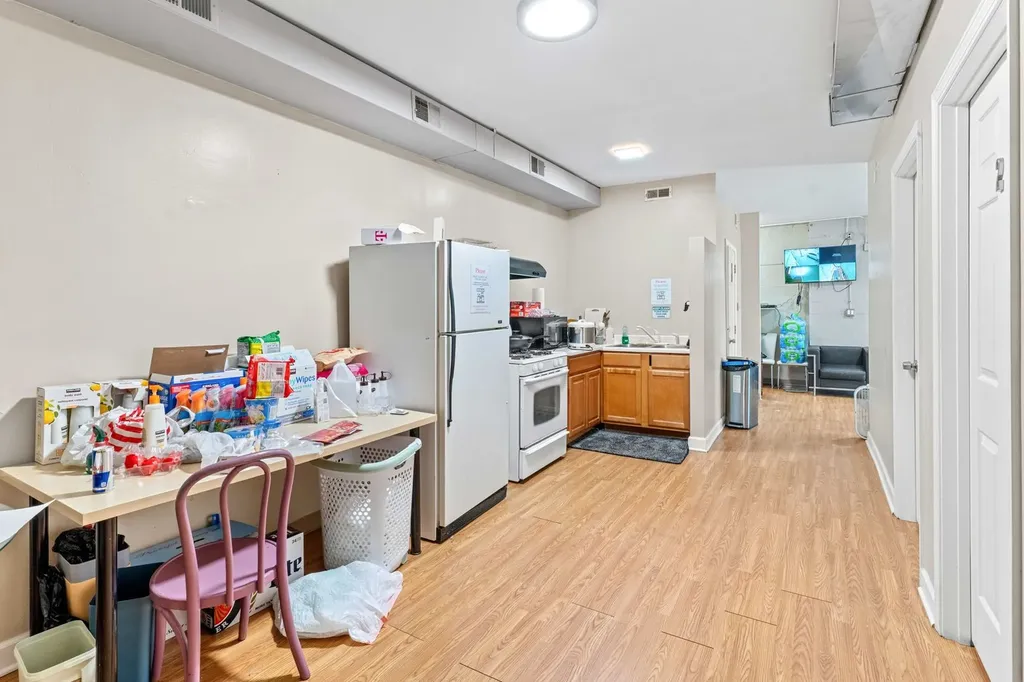 735 West 35th Street Chicago IL 60616