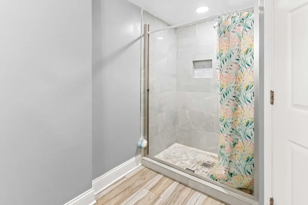 735 West 35th Street Chicago IL 60616