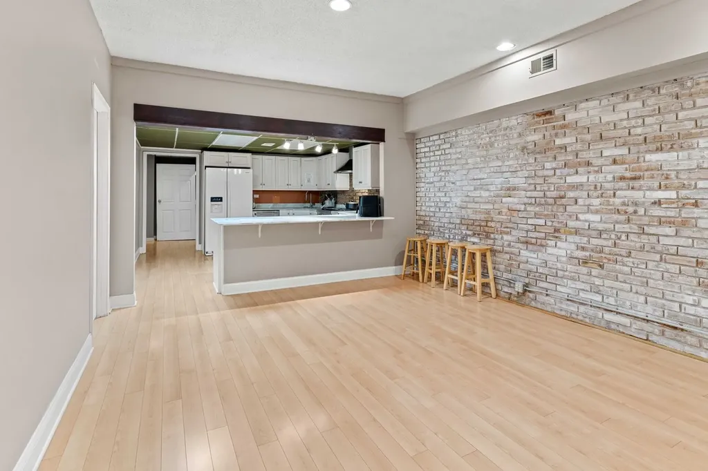 735 West 35th Street Chicago IL 60616