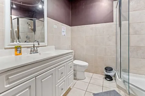 735 West 35th Street Chicago IL 60616