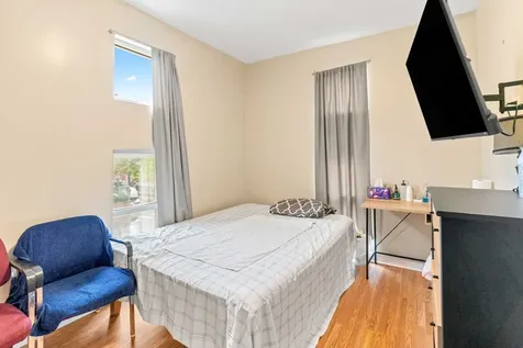 735 West 35th Street Chicago IL 60616