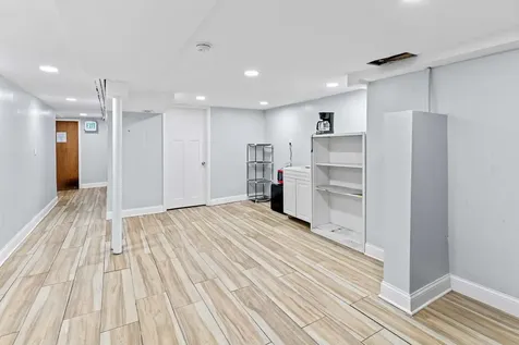735 West 35th Street Chicago IL 60616
