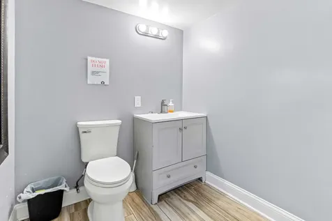 735 West 35th Street Chicago IL 60616