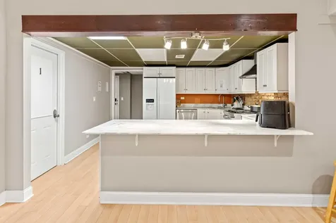 735 West 35th Street Chicago IL 60616