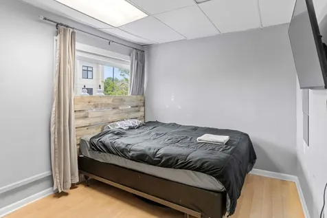 735 West 35th Street Chicago IL 60616