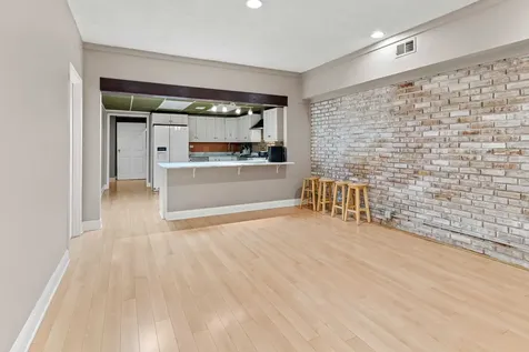 735 West 35th Street Chicago IL 60616