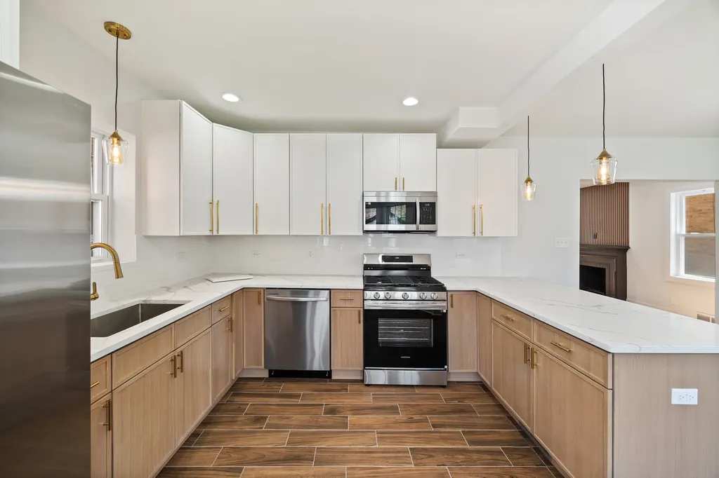 11304 South Lowe Avenue Chicago IL 60628