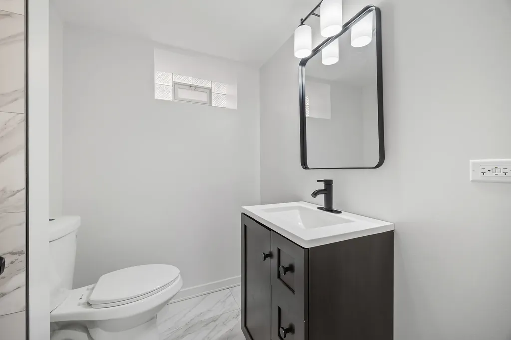 11304 South Lowe Avenue Chicago IL 60628