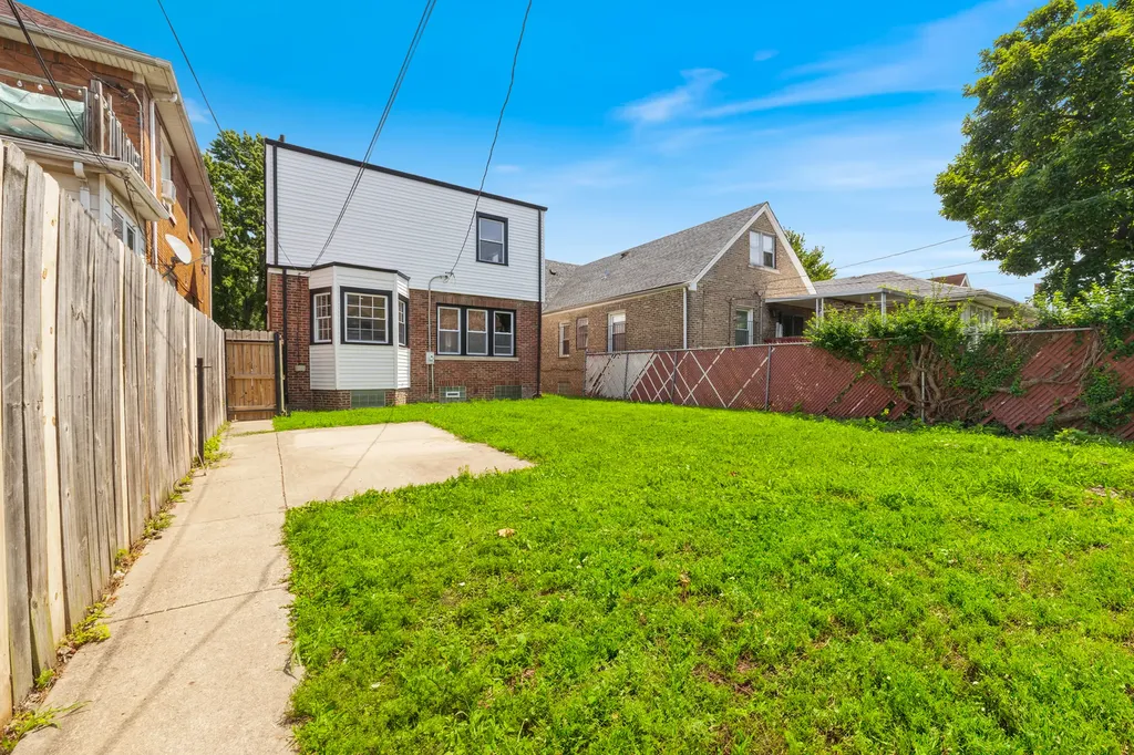 11304 South Lowe Avenue Chicago IL 60628