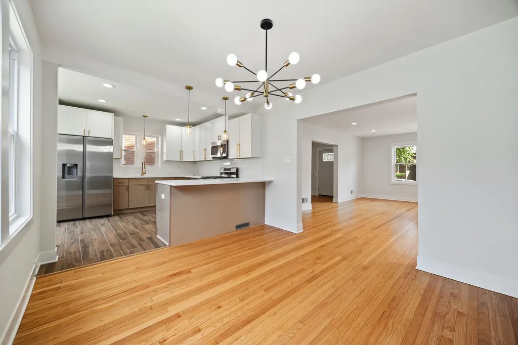 11304 South Lowe Avenue Chicago IL 60628
