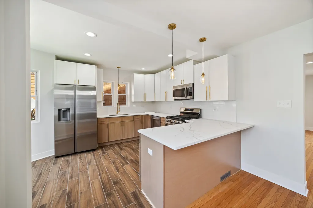 11304 South Lowe Avenue Chicago IL 60628