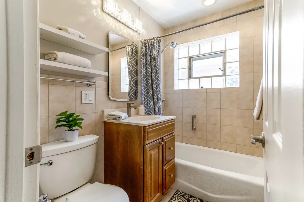 5815 North Oketo Avenue Chicago IL 60631