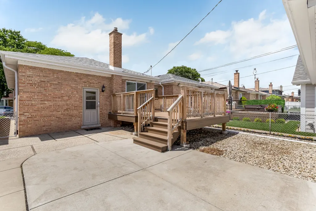 5815 North Oketo Avenue Chicago IL 60631