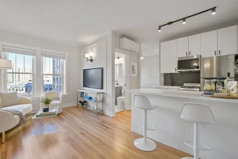 2744 North Hampden Court Chicago IL 60614