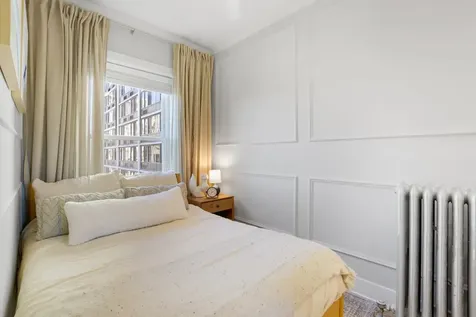 2742 North Hampden Court Chicago IL 60614