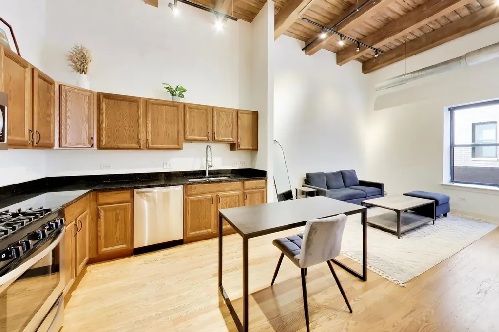 1050 West Hubbard Street Chicago IL 60642