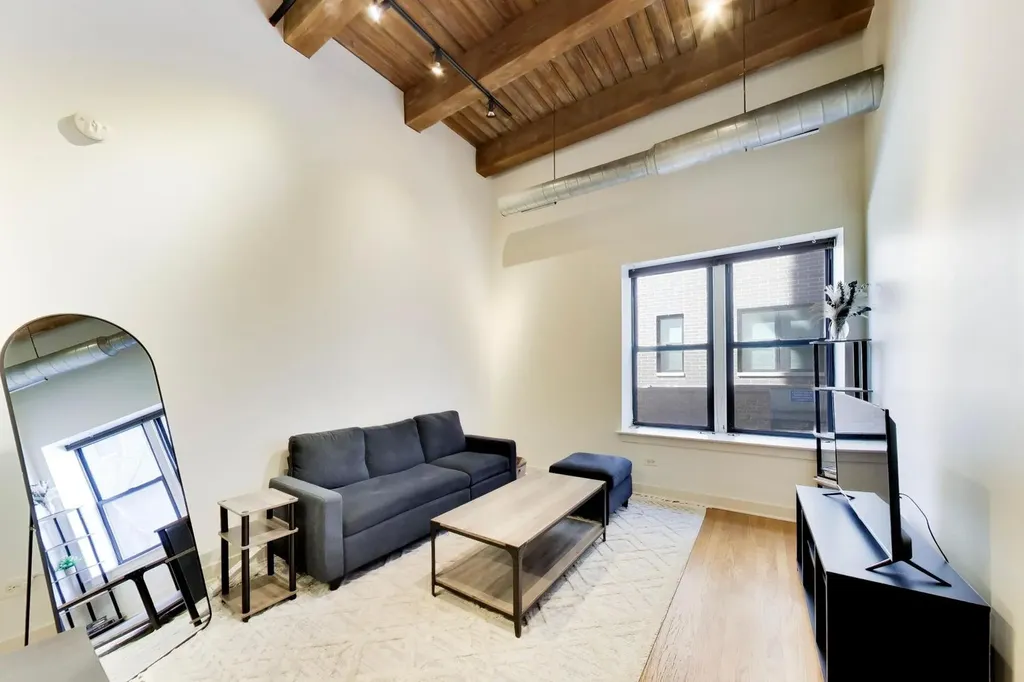 1050 West Hubbard Street Chicago IL 60642