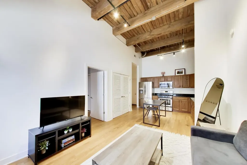 1050 West Hubbard Street Chicago IL 60642