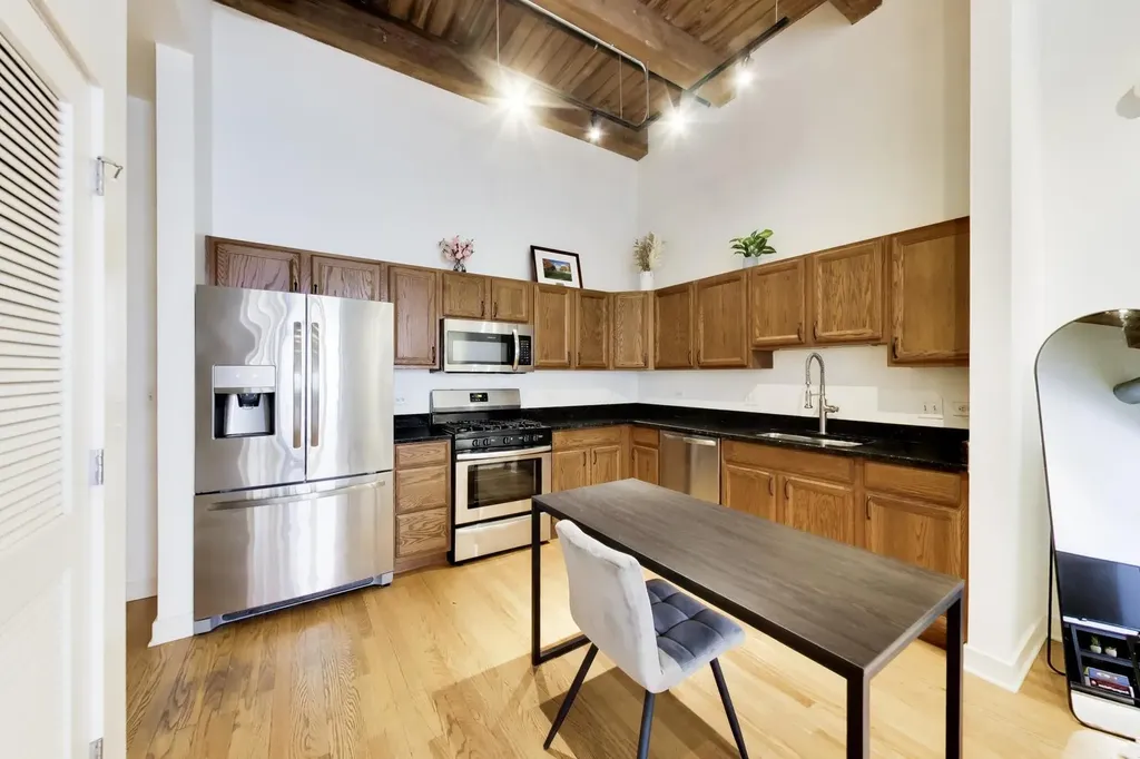 1050 West Hubbard Street Chicago IL 60642