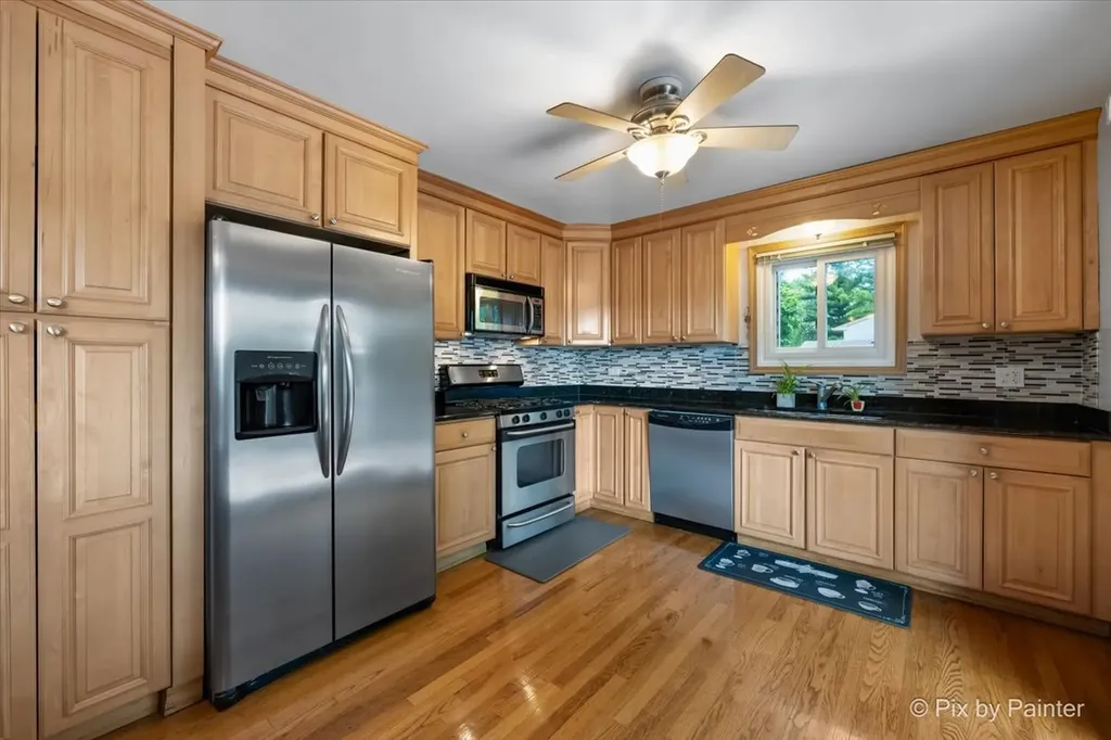 445 Harvest Lane Roselle IL 60172