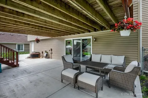 445 Harvest Lane Roselle IL 60172