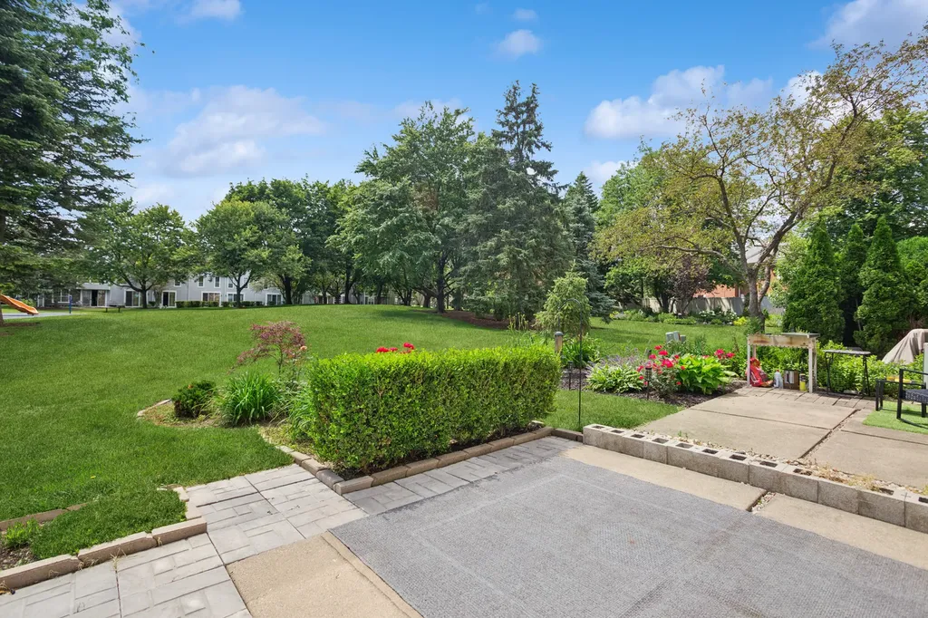 1264 Cranbrook Drive Schaumburg IL 60193