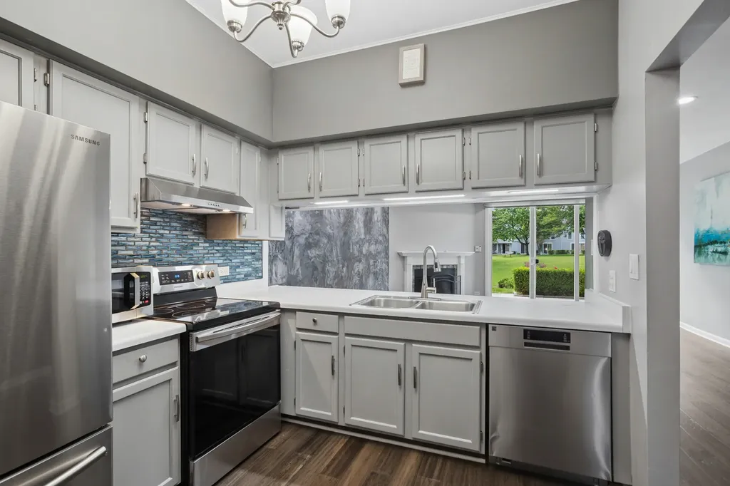 1264 Cranbrook Drive Schaumburg IL 60193