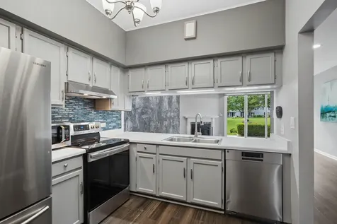 1264 Cranbrook Drive Schaumburg IL 60193