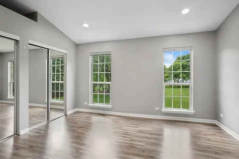 1264 Cranbrook Drive Schaumburg IL 60193