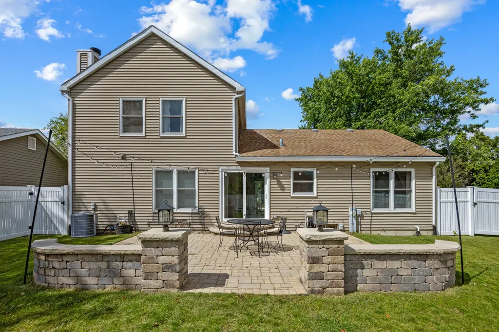 25W055 Canary Court Naperville IL 60540