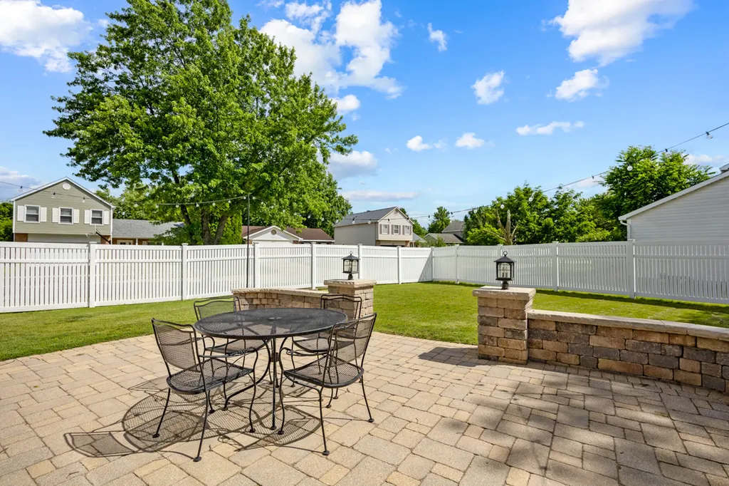 25W055 Canary Court Naperville IL 60540