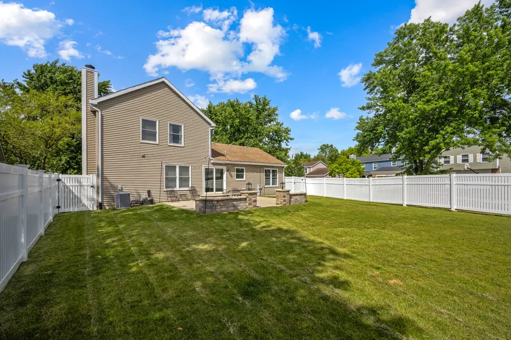 25W055 Canary Court Naperville IL 60540