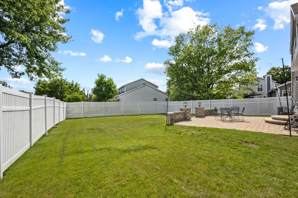 25W055 Canary Court Naperville IL 60540