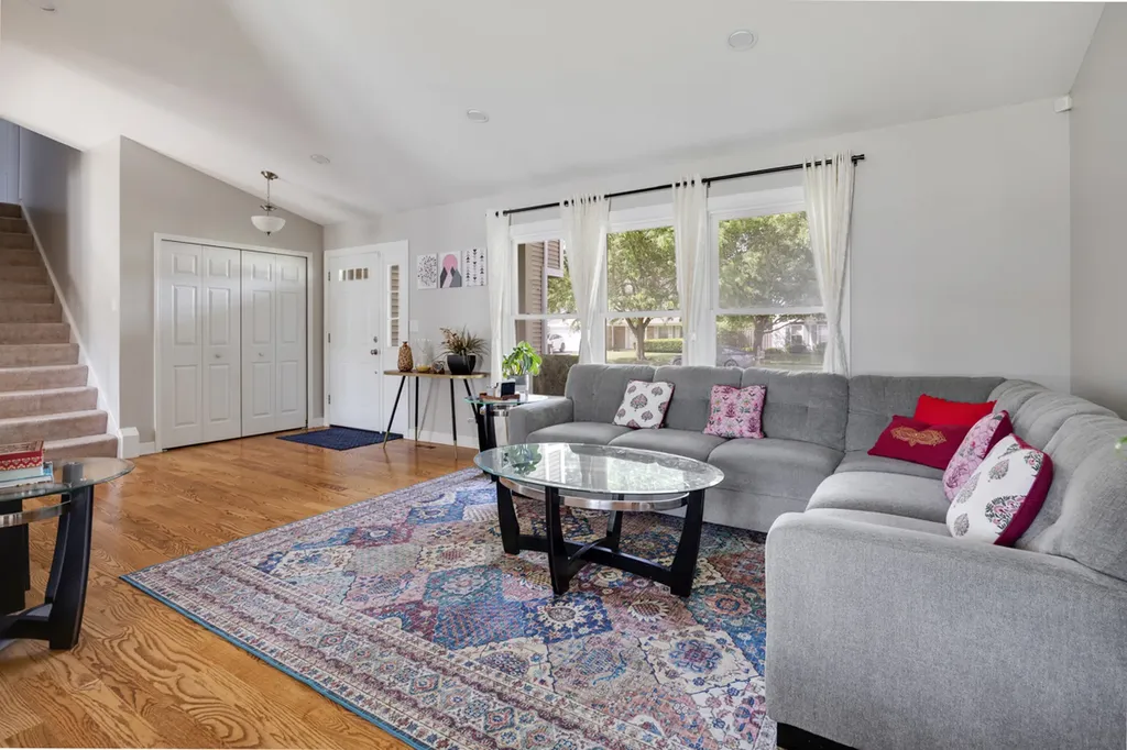 25W055 Canary Court Naperville IL 60540