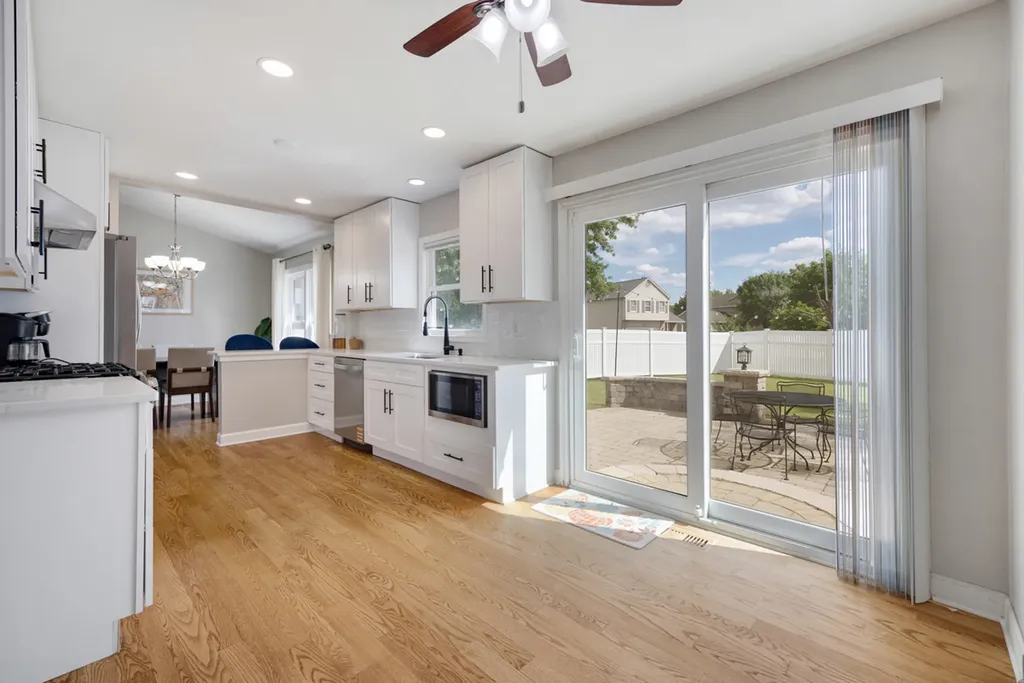 25W055 Canary Court Naperville IL 60540