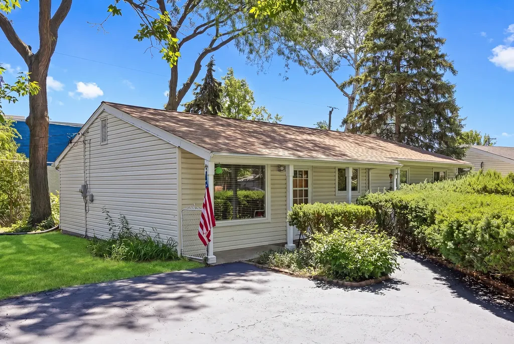 105 Rocklyn Court Bolingbrook IL 60440