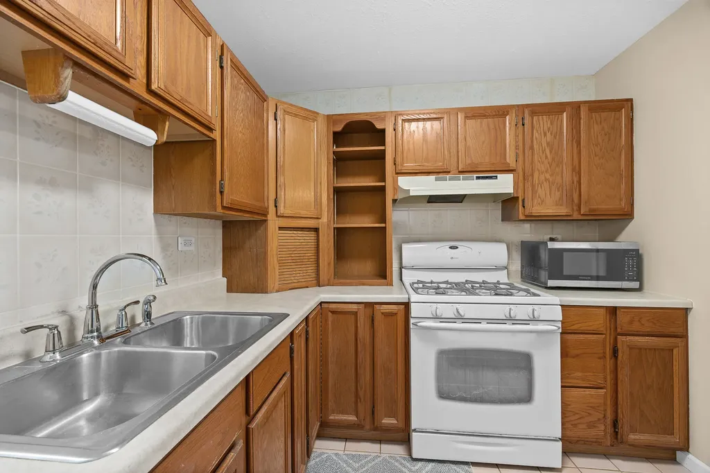 105 Rocklyn Court Bolingbrook IL 60440