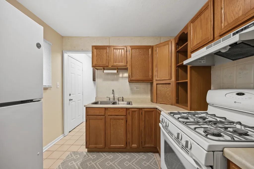 105 Rocklyn Court Bolingbrook IL 60440