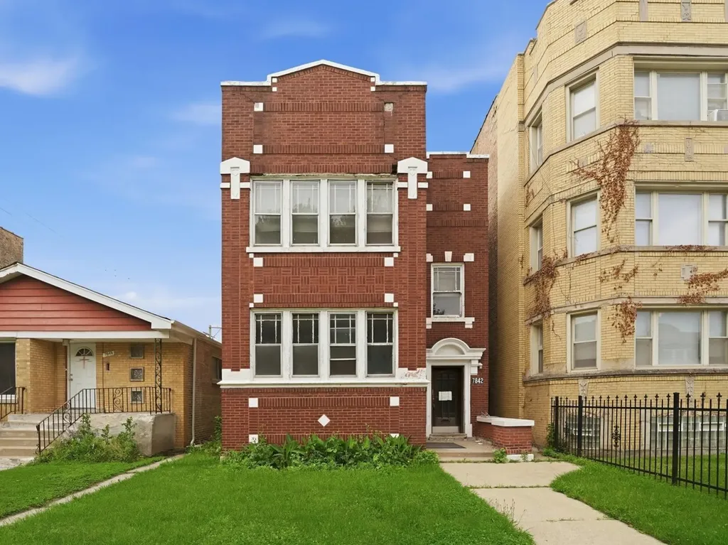 7842 South Constance Avenue Chicago IL 60649