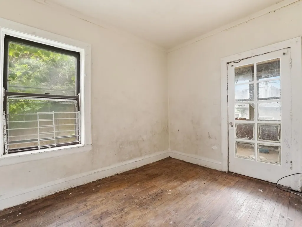 7842 South Constance Avenue Chicago IL 60649