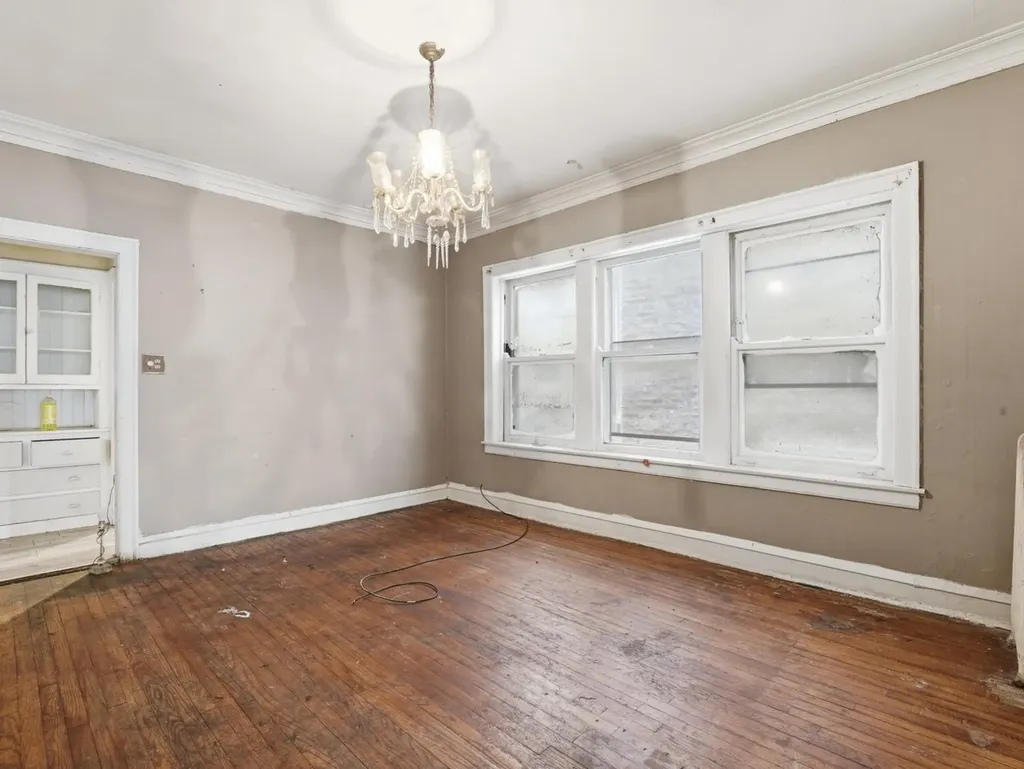 7842 South Constance Avenue Chicago IL 60649