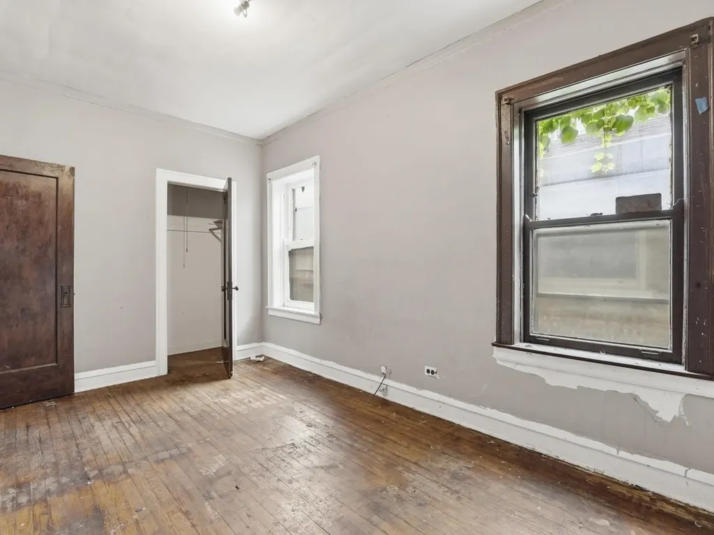 7842 South Constance Avenue Chicago IL 60649