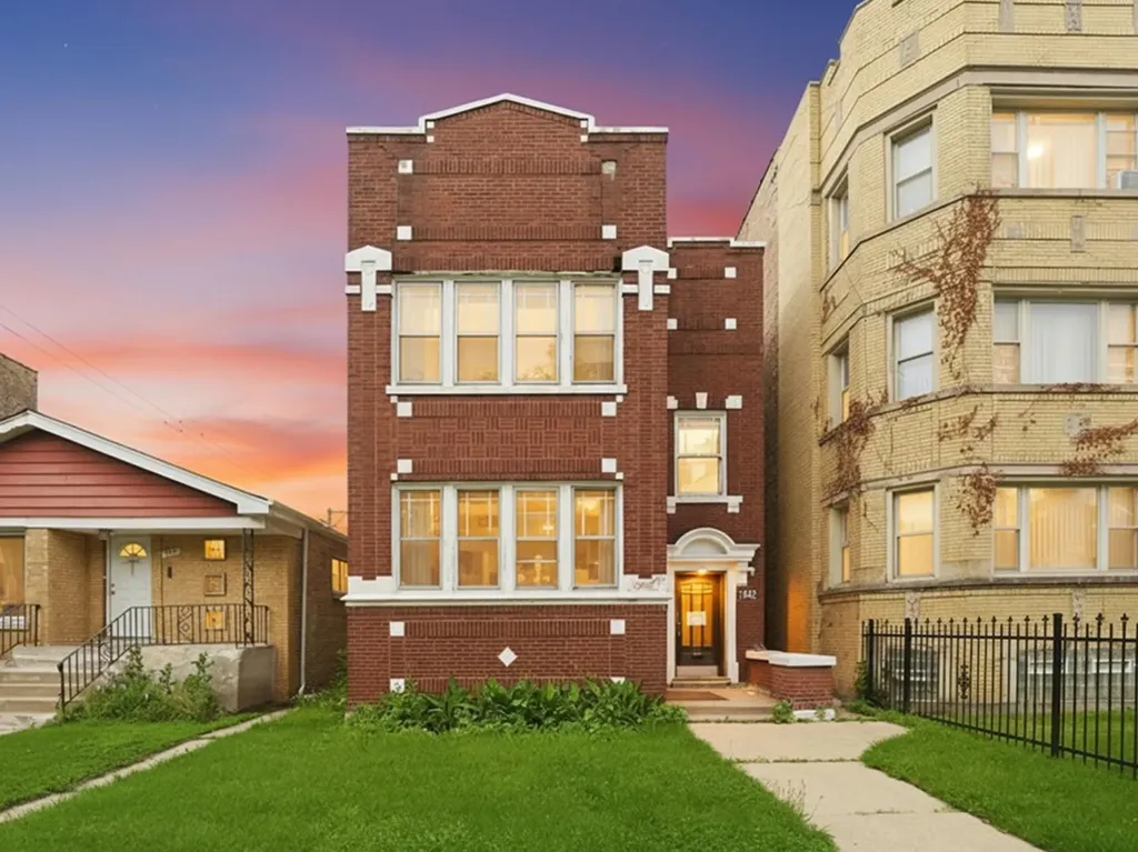 7842 South Constance Avenue Chicago IL 60649