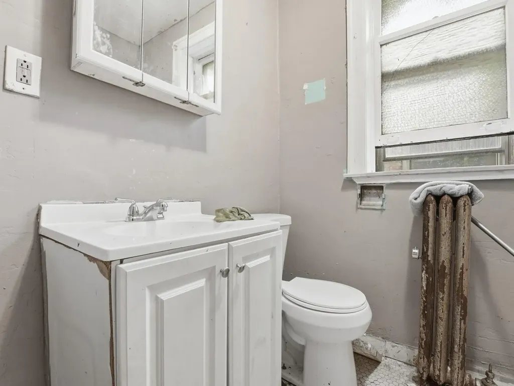 7842 South Constance Avenue Chicago IL 60649