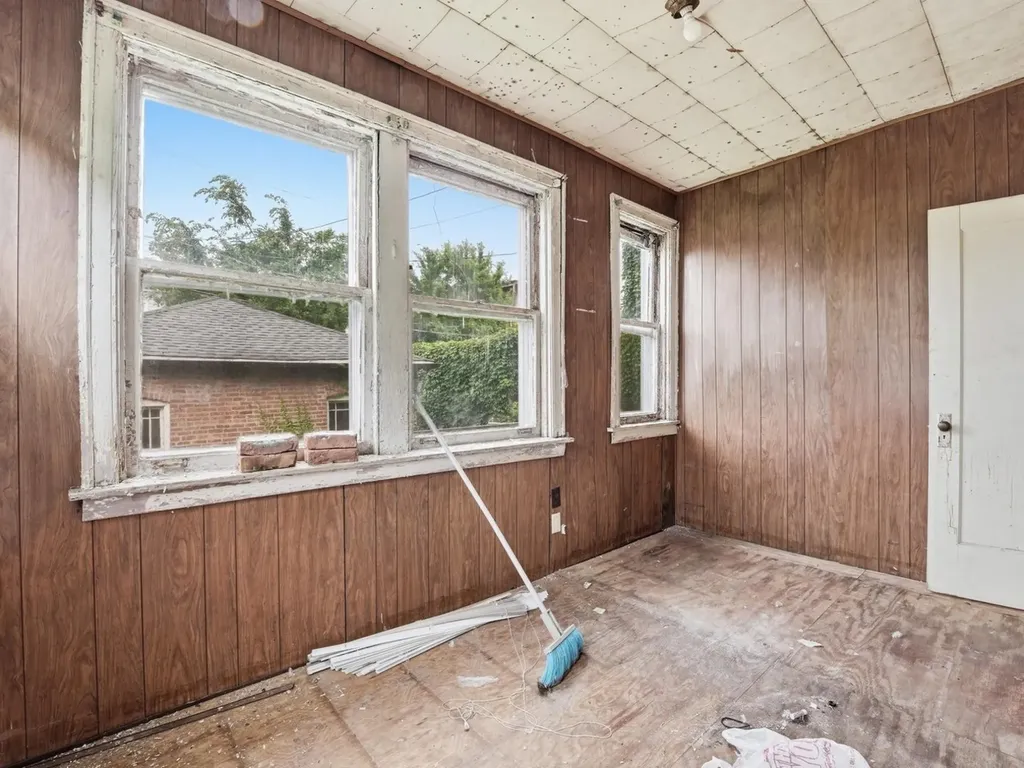 7842 South Constance Avenue Chicago IL 60649
