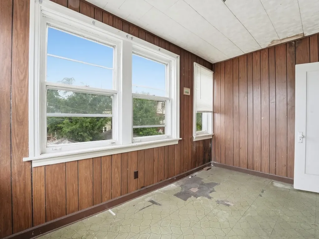 7842 South Constance Avenue Chicago IL 60649