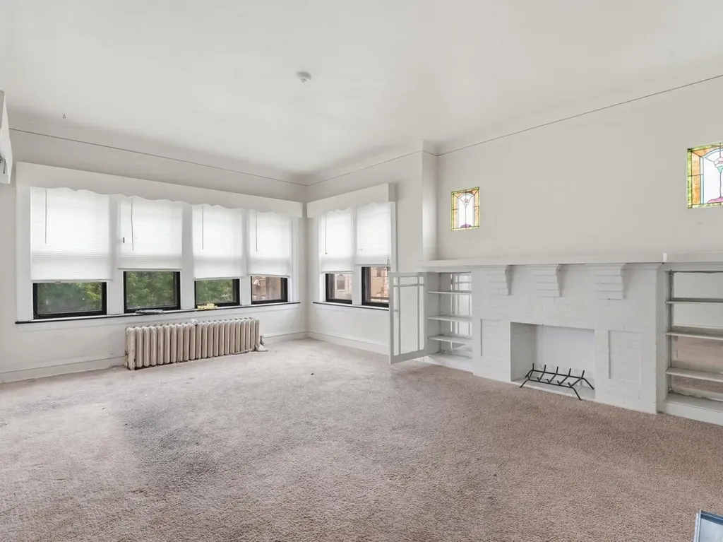 7842 South Constance Avenue Chicago IL 60649