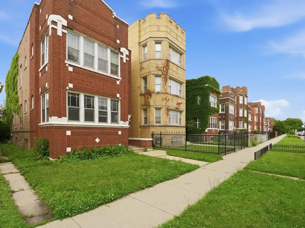 7842 South Constance Avenue Chicago IL 60649