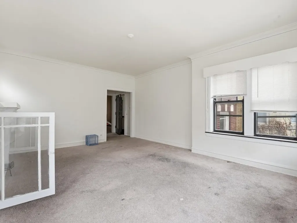 7842 South Constance Avenue Chicago IL 60649