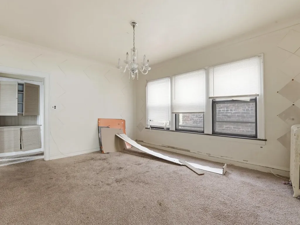 7842 South Constance Avenue Chicago IL 60649